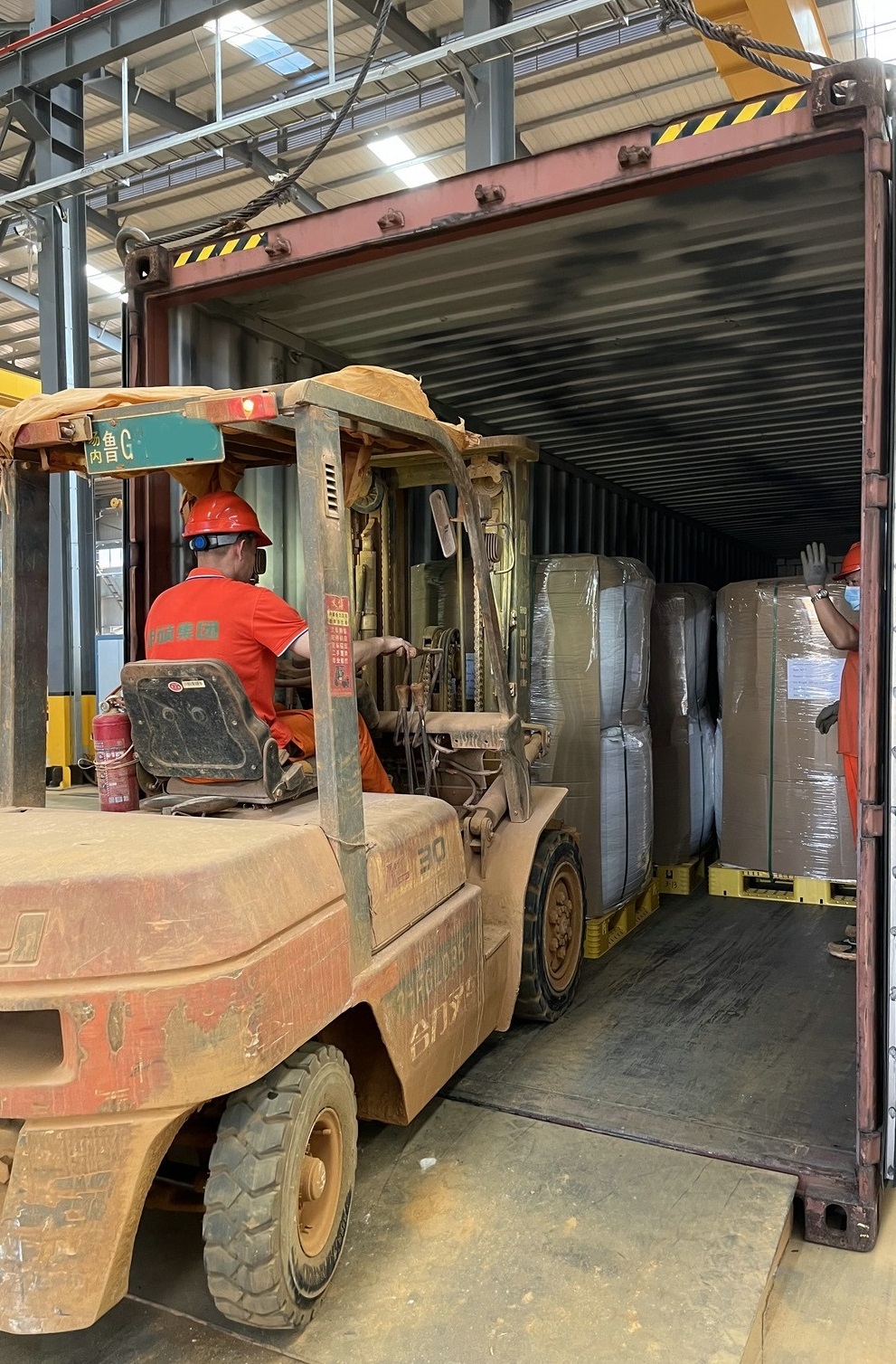 Container loading with forklift - 副本